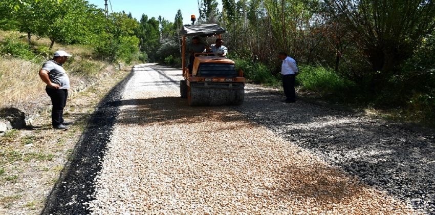 SUÇATIDA 3 MAHALLEYE 10 KM SATHI KAPLAMA YAPILIYOR